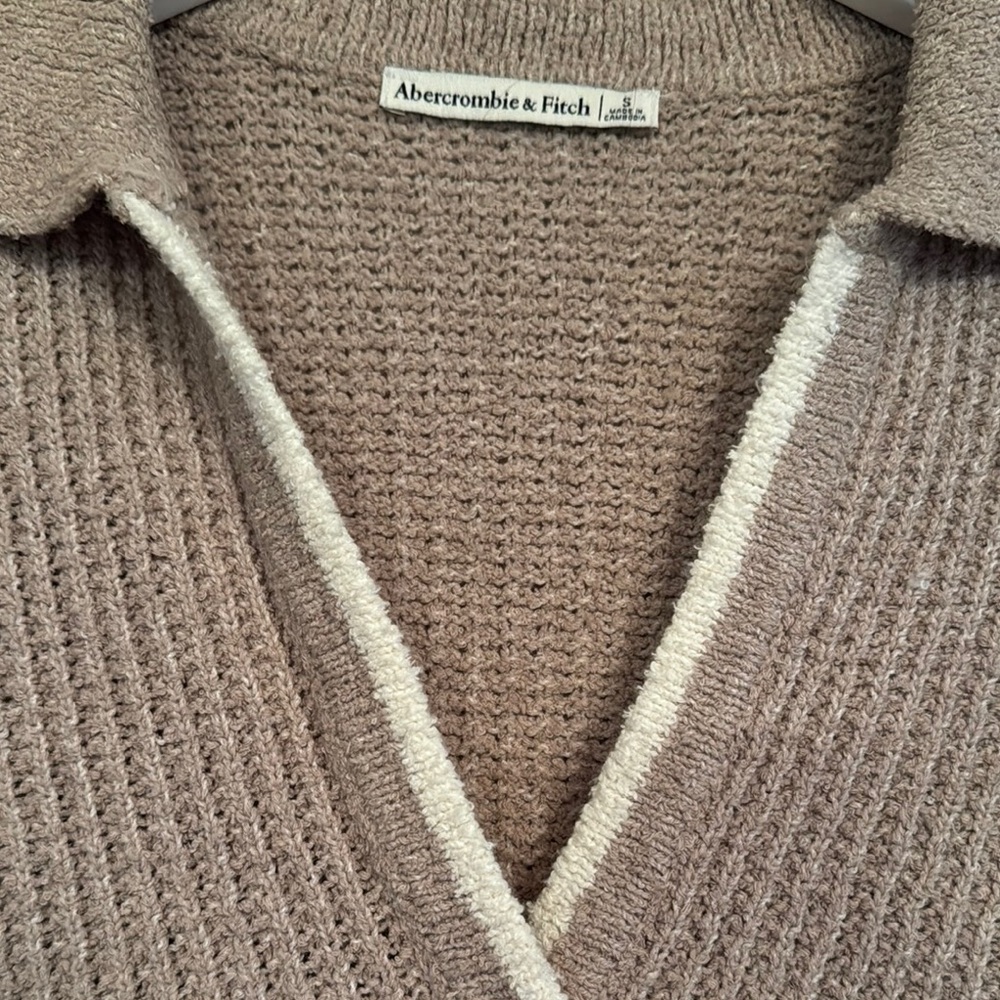Abercrombie & Fitch Taupe Knit Sweater with Ivory Edging - Picture 2 of 2